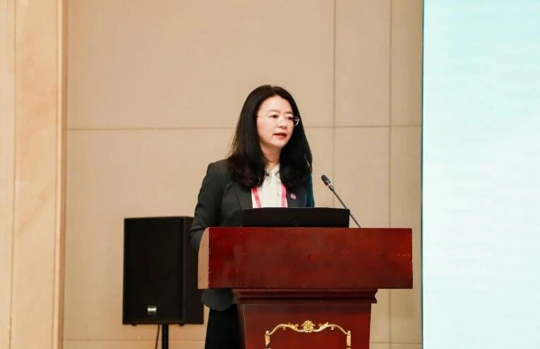 11月8日至10日, 第16届图形与图像处理国际会议（The 16th International Conference on Graphics and Image Processing，ICGIP 2024）在南京顺利召开。本次会议由南京理工大学主办，南京理工大学计算机科学与工程学院、江苏省计算机学会、江苏省人工智能学会承办，苏州大学、苏州科技大学、南京邮电大学、南京信息工程大学协办，并得到四川大学、中国海洋大学、长安大学、云南大学、西安理工大学、杭州师范大学、英国朴茨茅斯大学等多所国内外知名高校支持。会议吸引了近100位来自中国、法国、英国、菲律宾、日本等国家和地区图形与图像处理领域的知名专家、学者、高校师生，围绕大会主题展开深入探讨，分享前沿学术成果和独到科研经验。此次会议以线上线下相结合的方式进行。11月9日上午，大会开幕。开幕式上，南京理工大学国际交流合作处副处长许苏豫教授首先代表会议主办方致欢迎辞，对莅临大会的领导和嘉宾表示热烈的欢迎及真挚的感谢，并介绍了南京理工大学的发展历程。南京理工大学国际交流合作处副处长许苏豫随后，大会主席，肖亮教授致开幕辞。肖亮教授表示图形与图像处理作为信息技术的重要组成部分，随着人工智能、大数据等技术的不断发展，图形与图像处理技术正迎来前所未有的发展机遇，他期待此次大会大家能够激发更多创新思维，推动图形与图像处理技术的深度融合与广泛应用，为经济社会发展贡献更多智慧与力量。南京理工大学肖亮教授主旨报告环节，西北工业大学何明一教授，上海交通大学杨睿刚教授，澳门大学孔慧教授分别就“通过超光谱多视角实现集成图像与图形智能处理”、“克服模拟到现实的差距：Real2Sim2Real及其在自动驾驶中的应用”、“在城市环境中的自主机器人制图”等主题作精彩报告。西北工业大学何明一教授 上海交通大学杨睿刚教授澳门大学孔慧教授此次大会为期三天，除三场主旨报告，大会设置了11场线上线下分会，设置口头报告会场和海报展示会场。邀请领域内知名讲者共同探讨图像图形领域的前沿基础理论研究和科技创新实践应用，探讨内容覆盖图像识别与计算机视觉、多模态感知与融合技术在图像处理中的应用、图像分割与图像分类、3D图像重建与计算模型、基于AI的图像生成与恢复技术、目标检测与算法等热门议题。据悉，ICGIP 大会创立于 2009年，至今已有15年历史，大会由国际光学工程学会出版支持（Society of Photo-Optical Instrumentation Engineers，SPIE）, 现已发展成为图形与图像处理领域年度学术盛会。此次ICGIP 2024大会的成功举办，为图形与图像处理领域搭建了一个开放、共融、互通的交流平台， 让我们期待ICGIP 2025再聚！