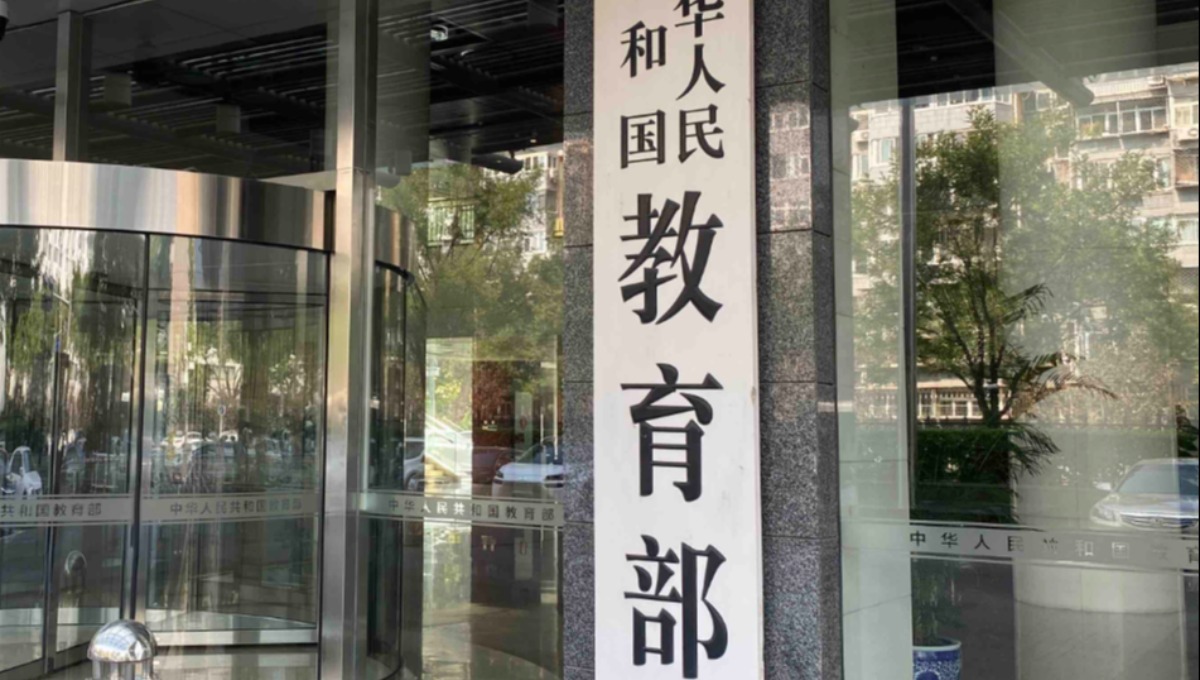 我国年毕业硕士生人数首次超过100万人
